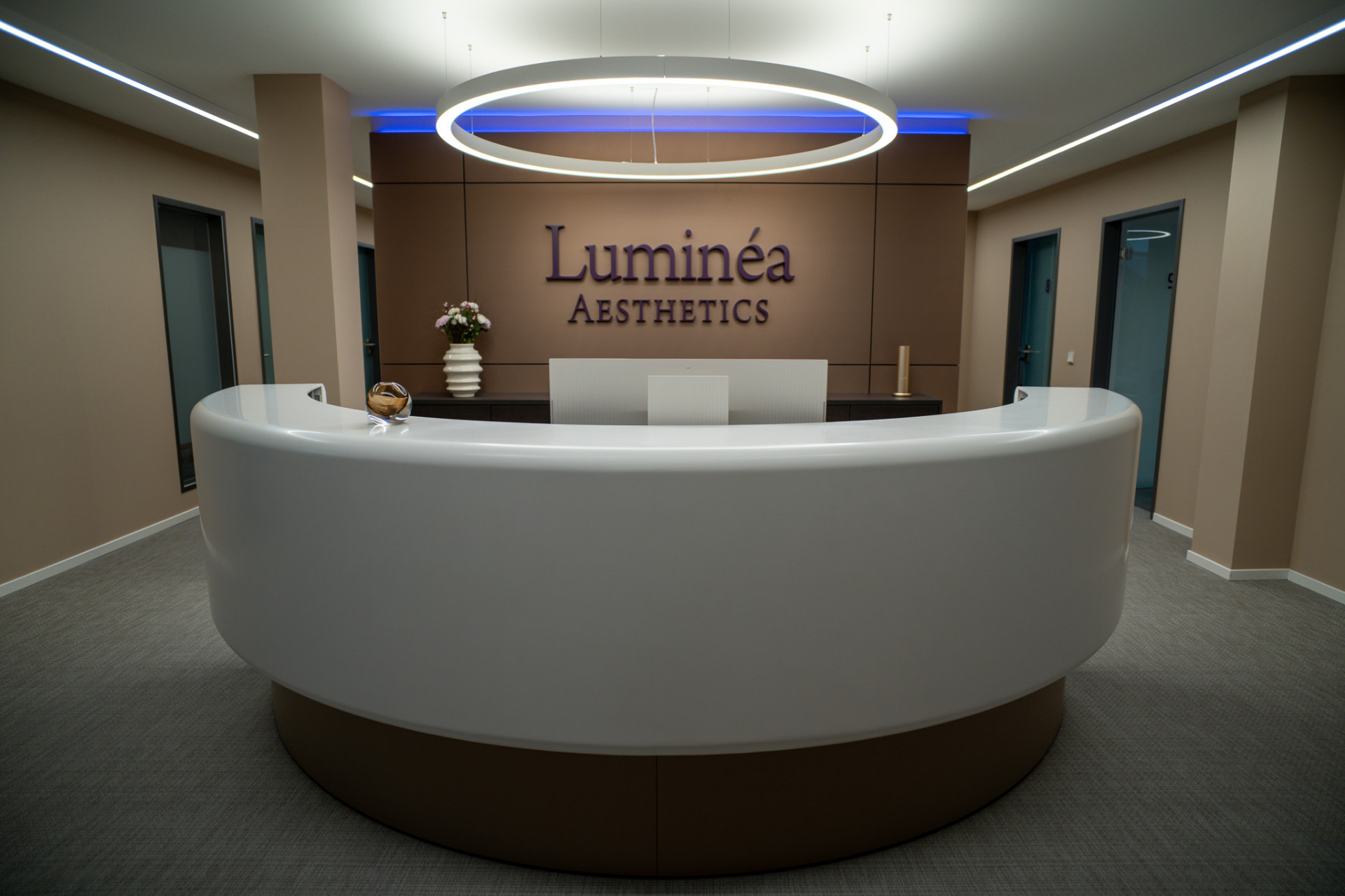 Empfangsbereich der Praxis Luminéa Aesthetics in Herne